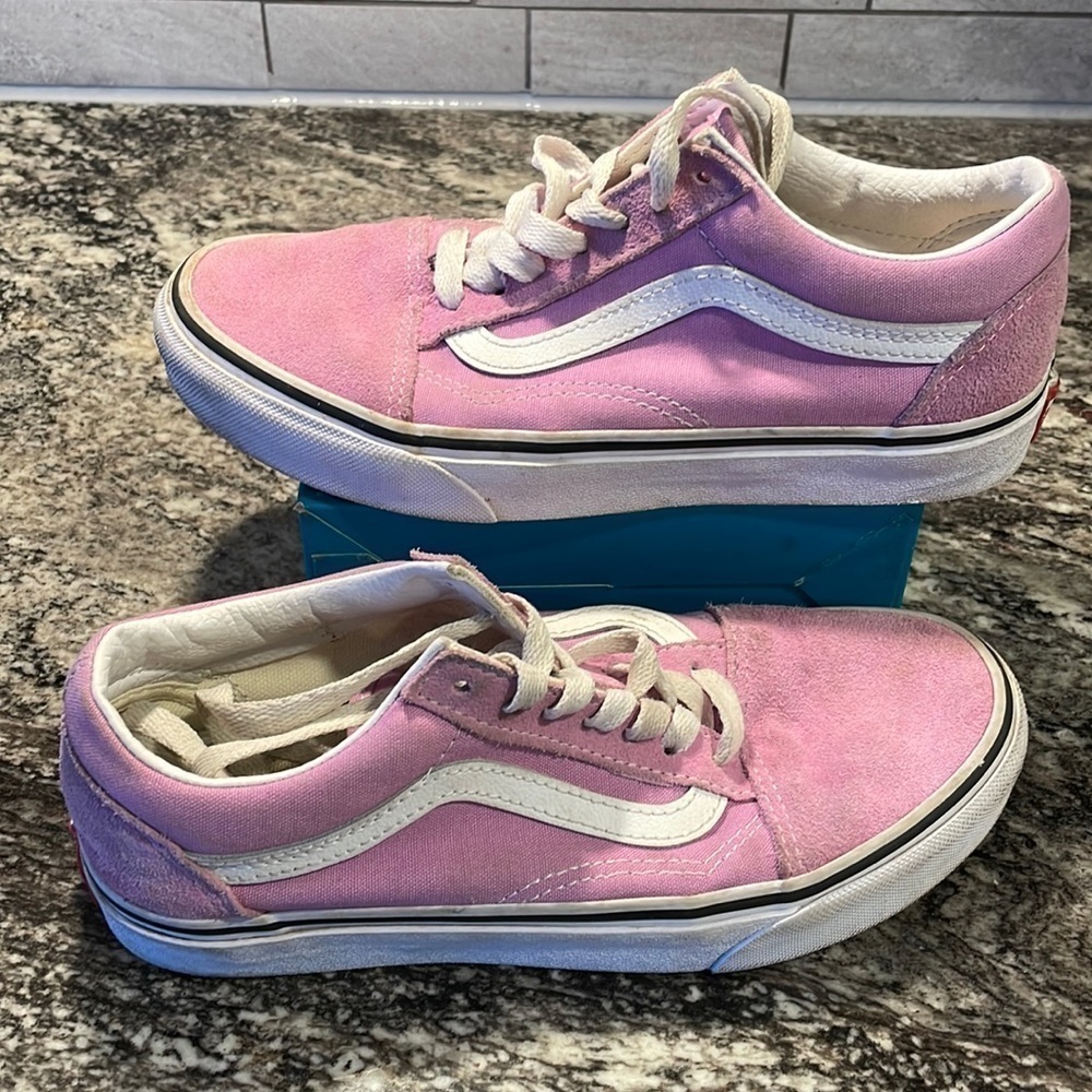 VGC Pink Suede Vans. Size 4.5Y / 6W